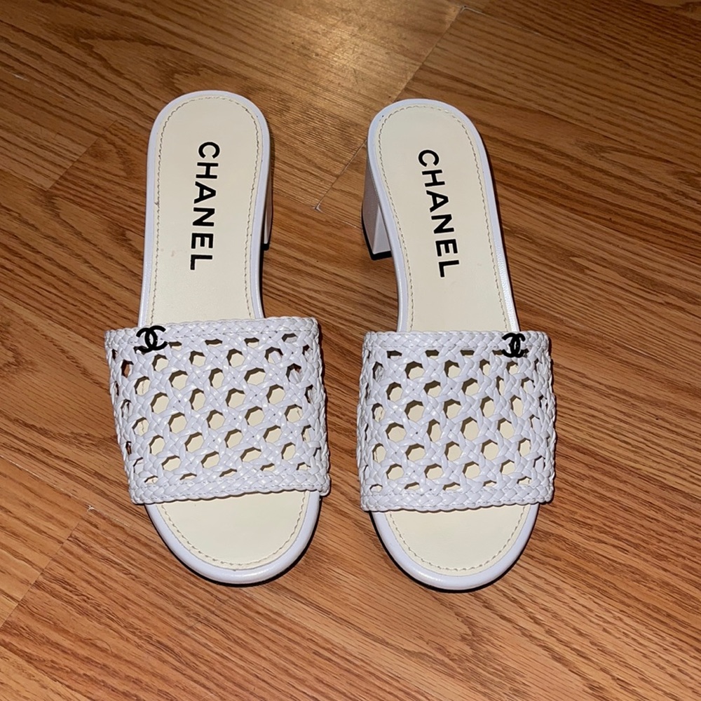 CHANEL WHITE LOW FLAT HEEL SLIP ON